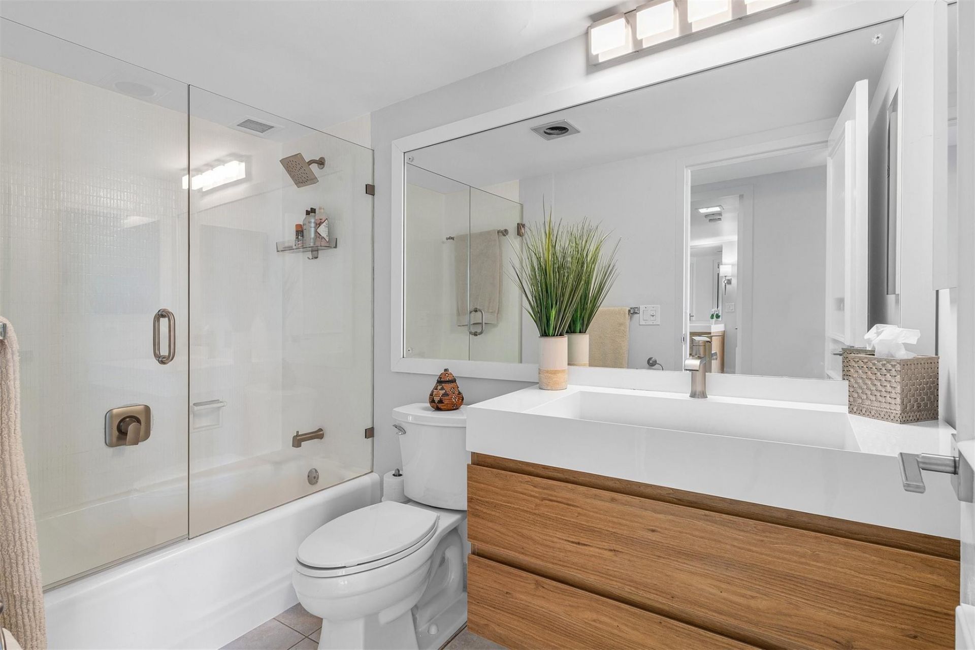 3000 Holiday Drive, Unit 1605, Fort Lauderdale, FL 33316 Photo