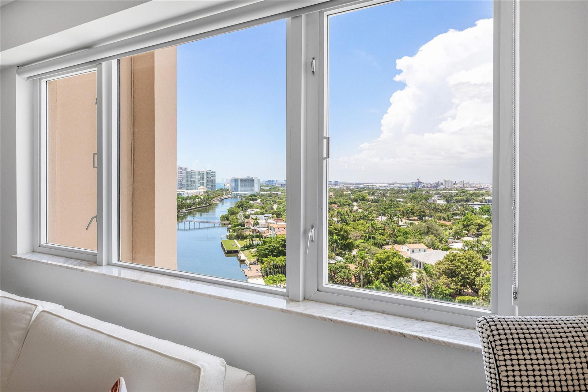 3000 Holiday Drive, Unit 1605, Fort Lauderdale, FL 33316 Photo