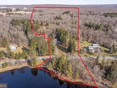 2101 LAKESIDE DRIVE , TOBYHANNA, PA 18466