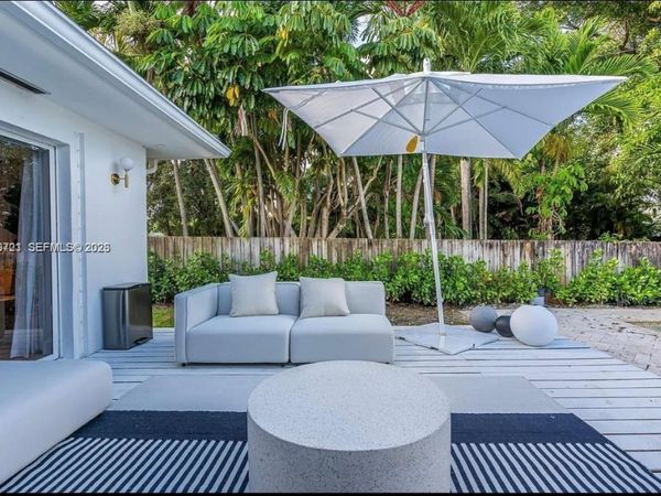 1001 NE 86th St, Miami, FL 33138