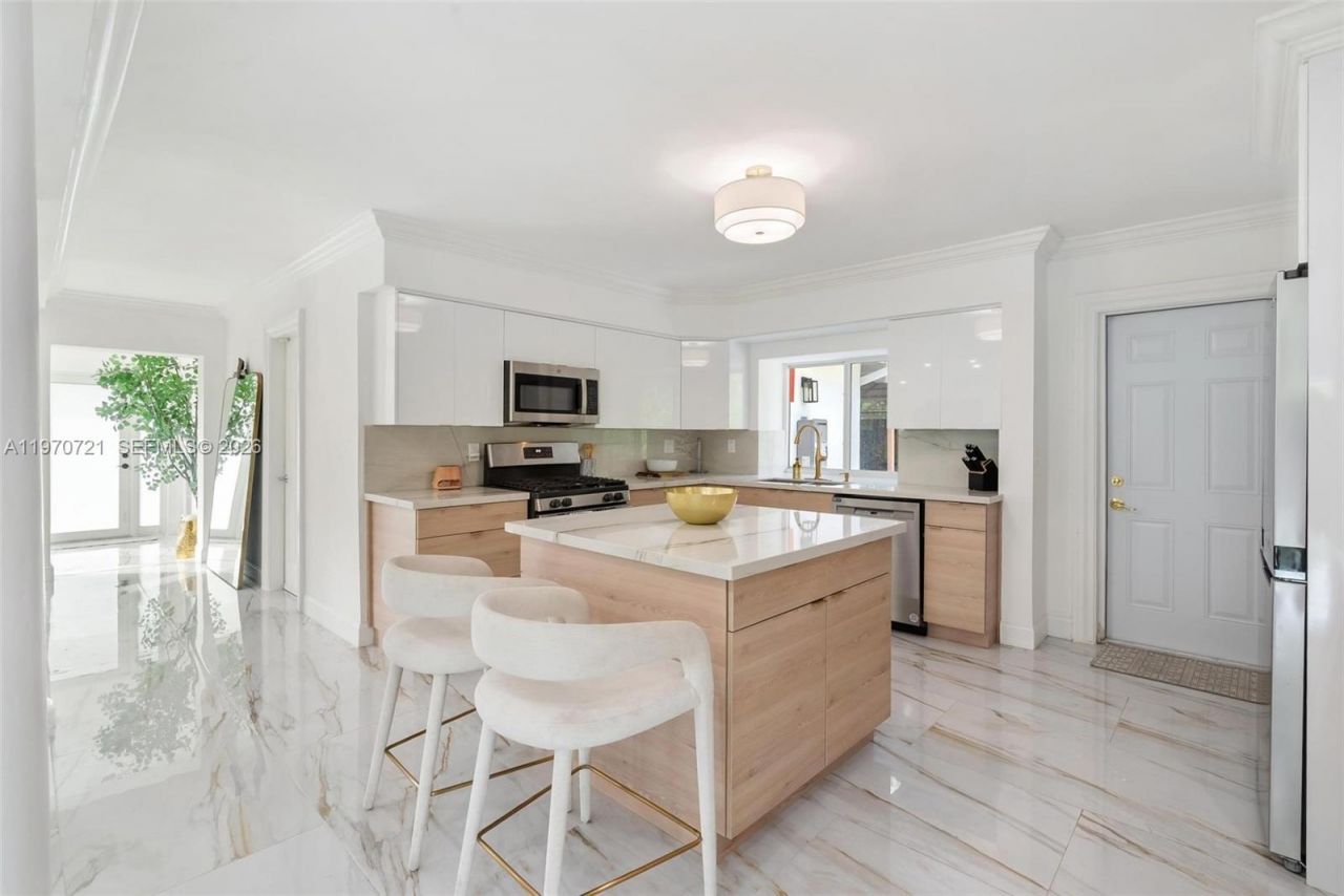 1001 NE 86th St, Miami, FL 33138 Photo