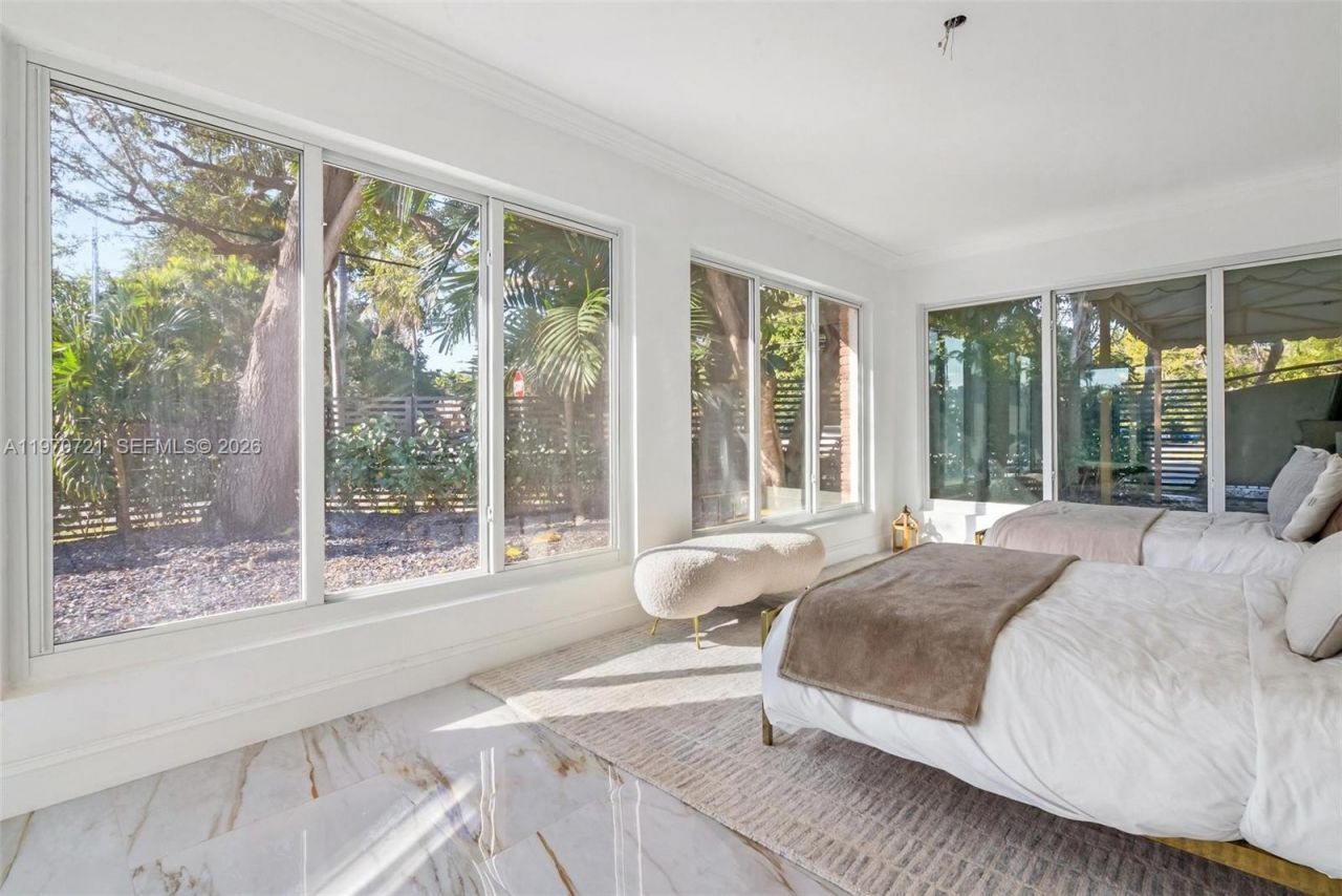 1001 NE 86th St, Miami, FL 33138 Photo