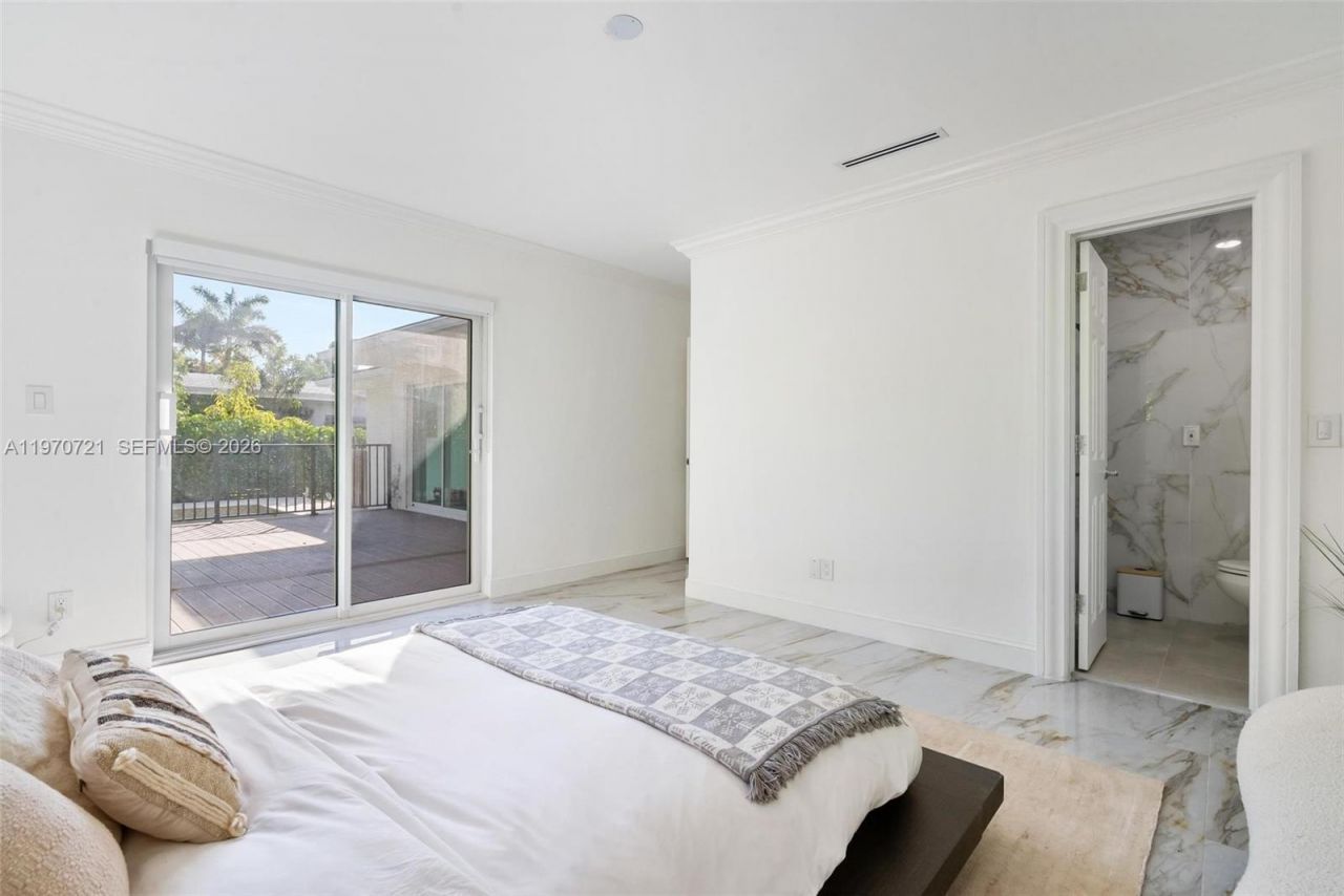 1001 NE 86th St, Miami, FL 33138 Photo