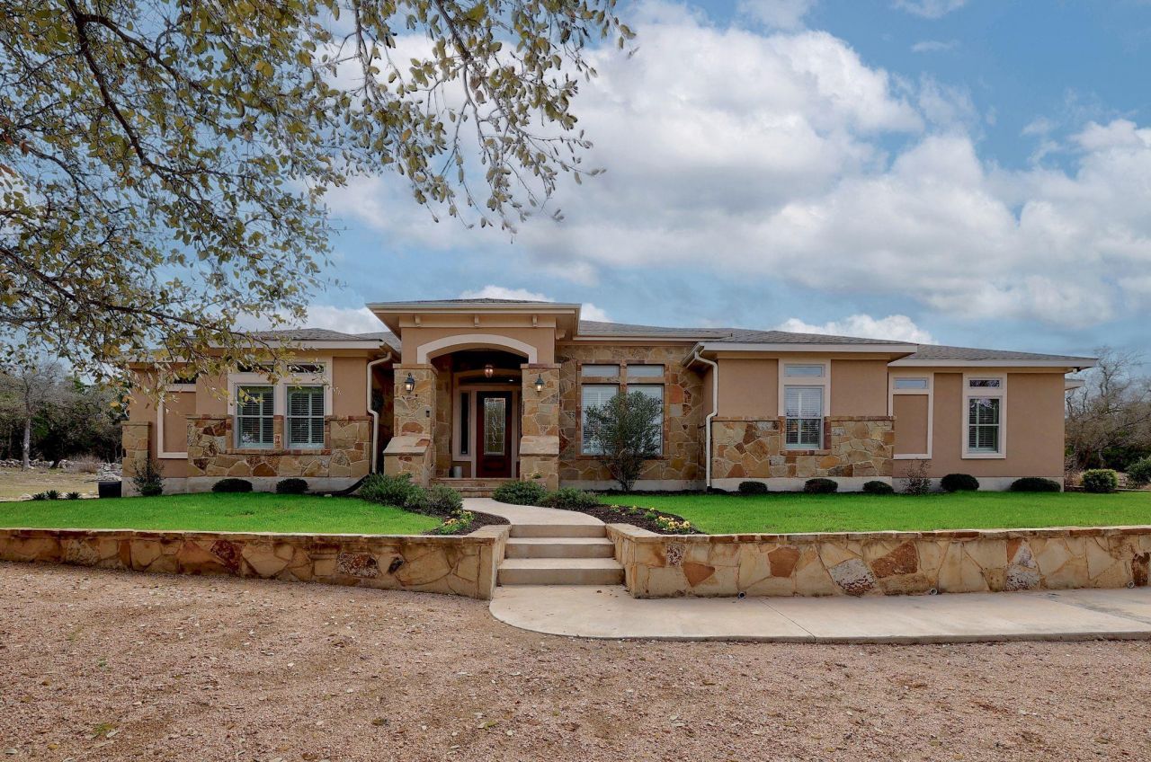 105 Creekside Trl, Spicewood, TX 78669 Main Photo