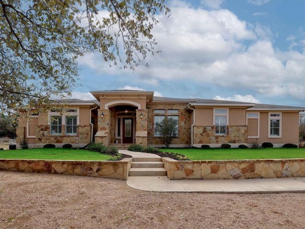 105 Creekside TRL, Spicewood, TX 78669