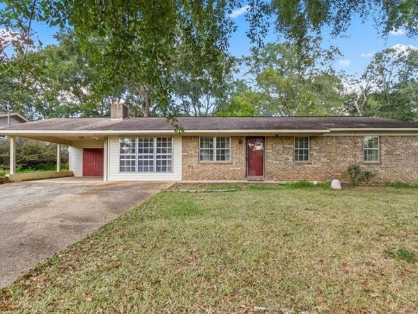 5204 Applewood Drive, Northport, AL 35473