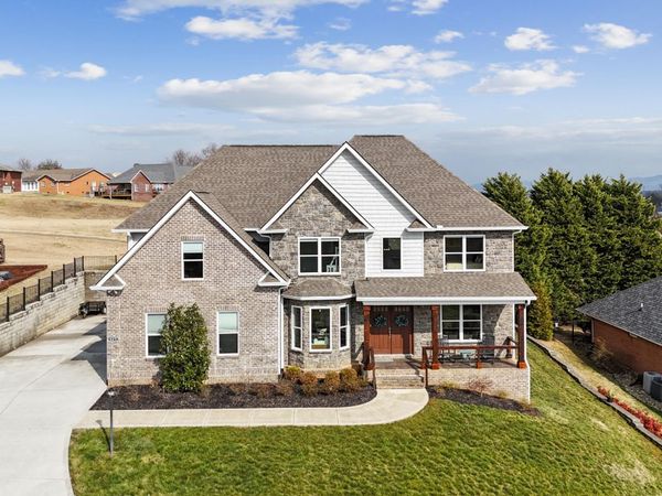 427 Royal Oaks Drive, Maryville, TN 37801