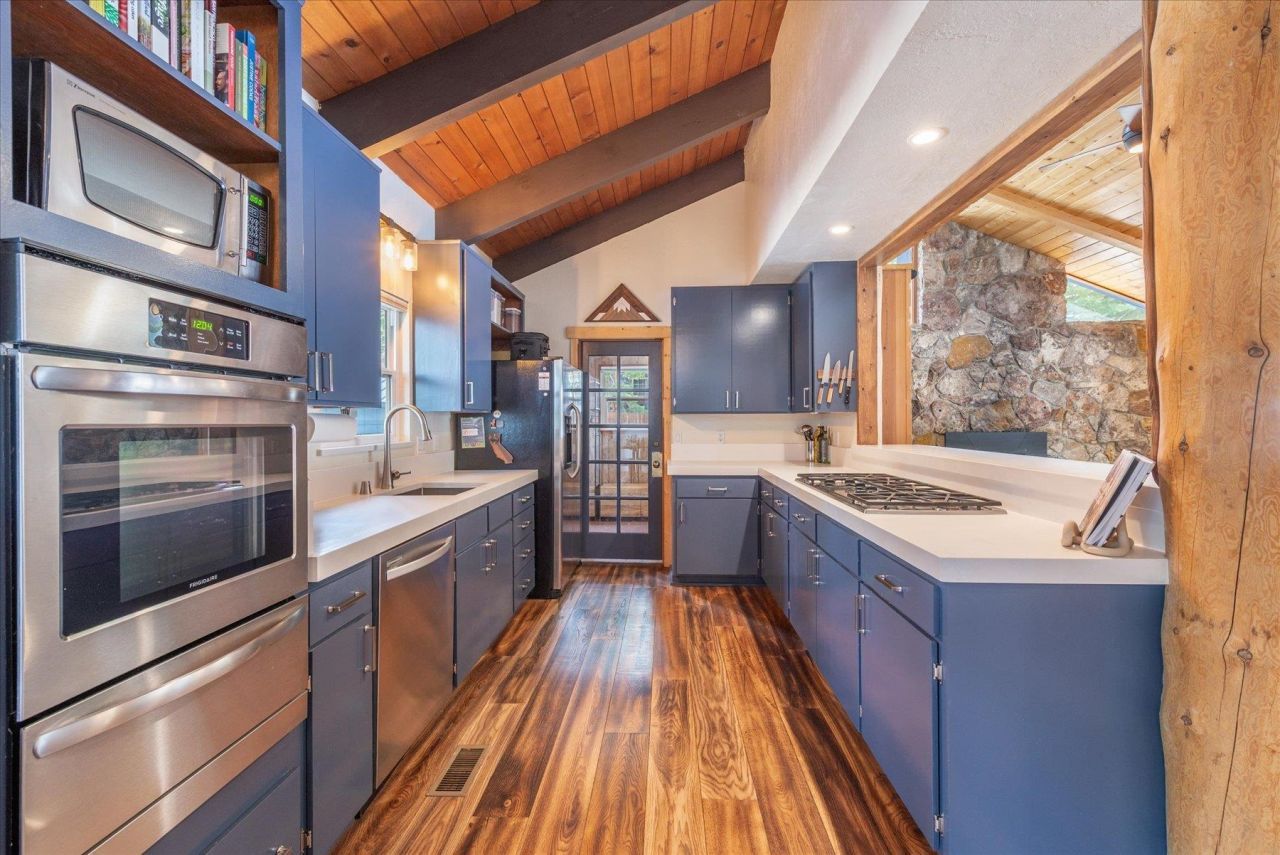 555 Virginia Drive, Tahoe City, CA 96145 Photo