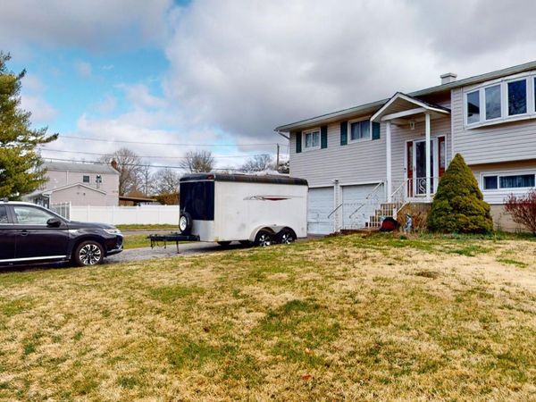 511 Freeman Avenue , Brentwood, NY 11717