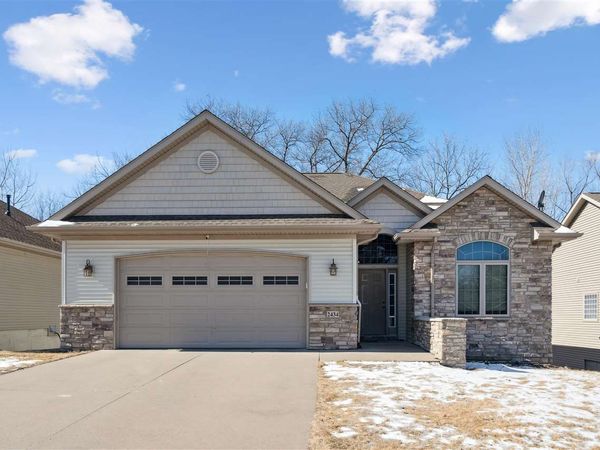 2434 Biltmore Ln, Coralville, IA 52241