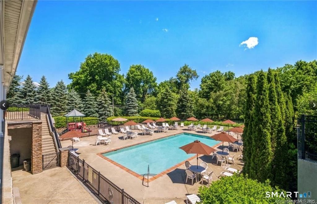21 Crestview, Unit 21, Danbury, CT 06810 Main Photo