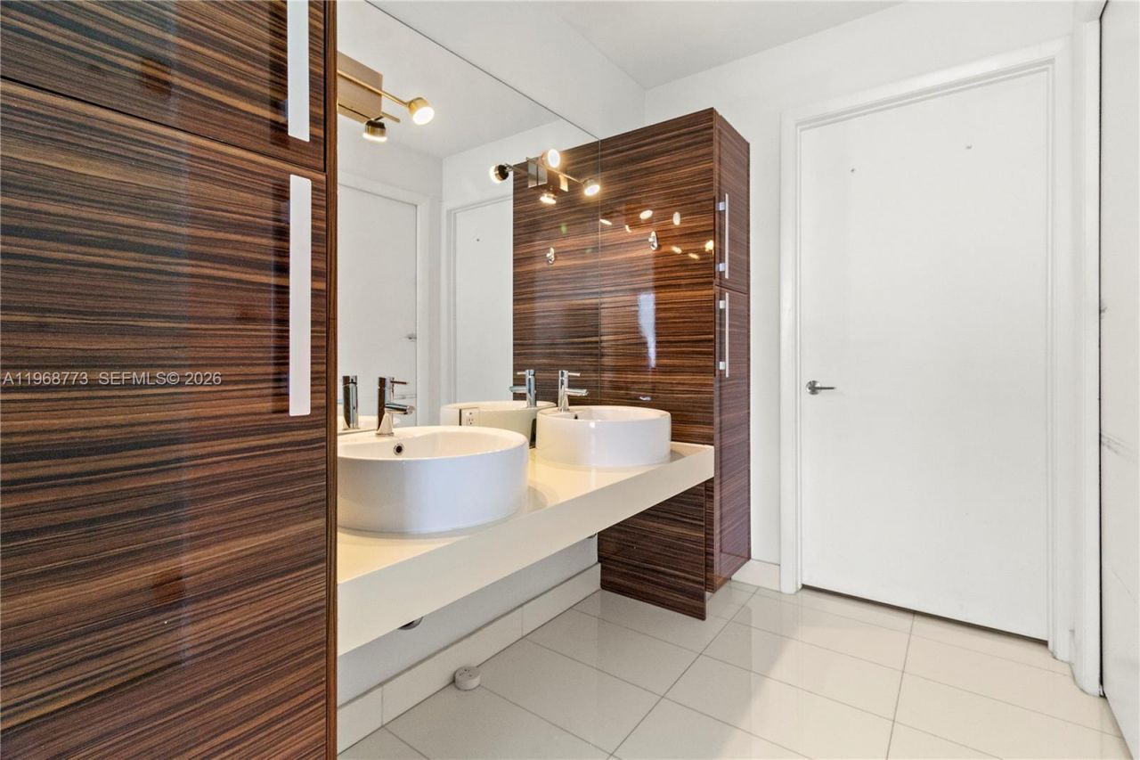 2020 N Bayshore Dr, Unit 3102, Miami, FL 33137 Photo