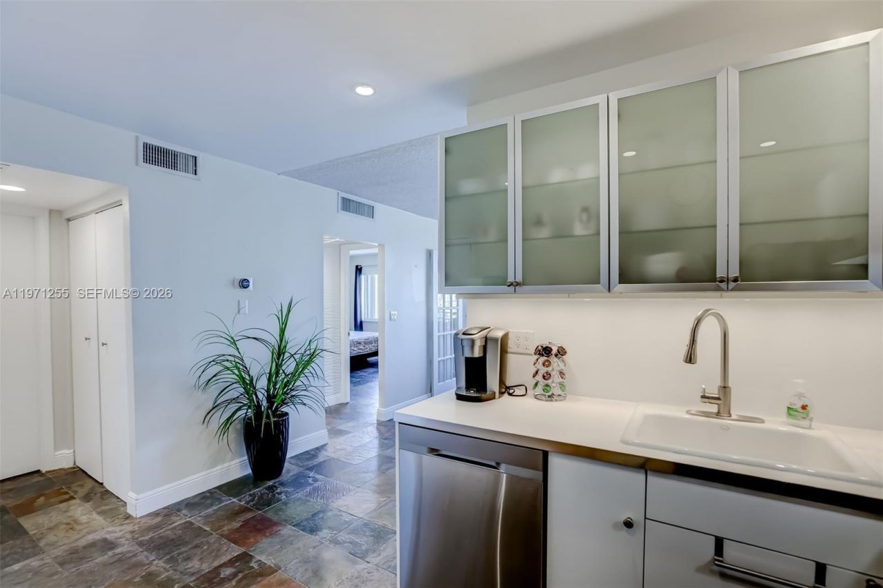 401 Golden Isles Dr , Unit 1101, Hallandale Beach, FL 33009 Photo