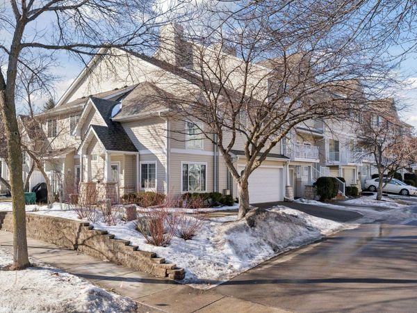 626 Willoughby Way W, Hopkins, MN 55305