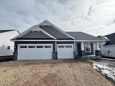 1922 Ironwood Drive, Carver, MN 55315