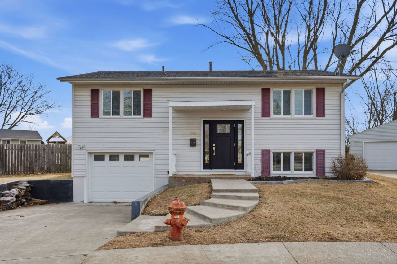 368 33rd Avenue Court, East Moline, IL 61244 Main Photo