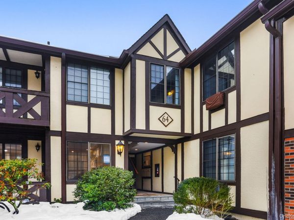 64 Foxwood Drive, Unit 8, Pleasantville, NY 10570