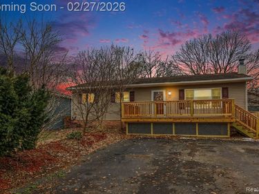 845 Crescent Lake Road, Waterford Twp, MI 48327