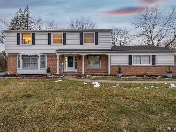 5738 Pebbleshire Road, Bloomfield Hills, MI 48301