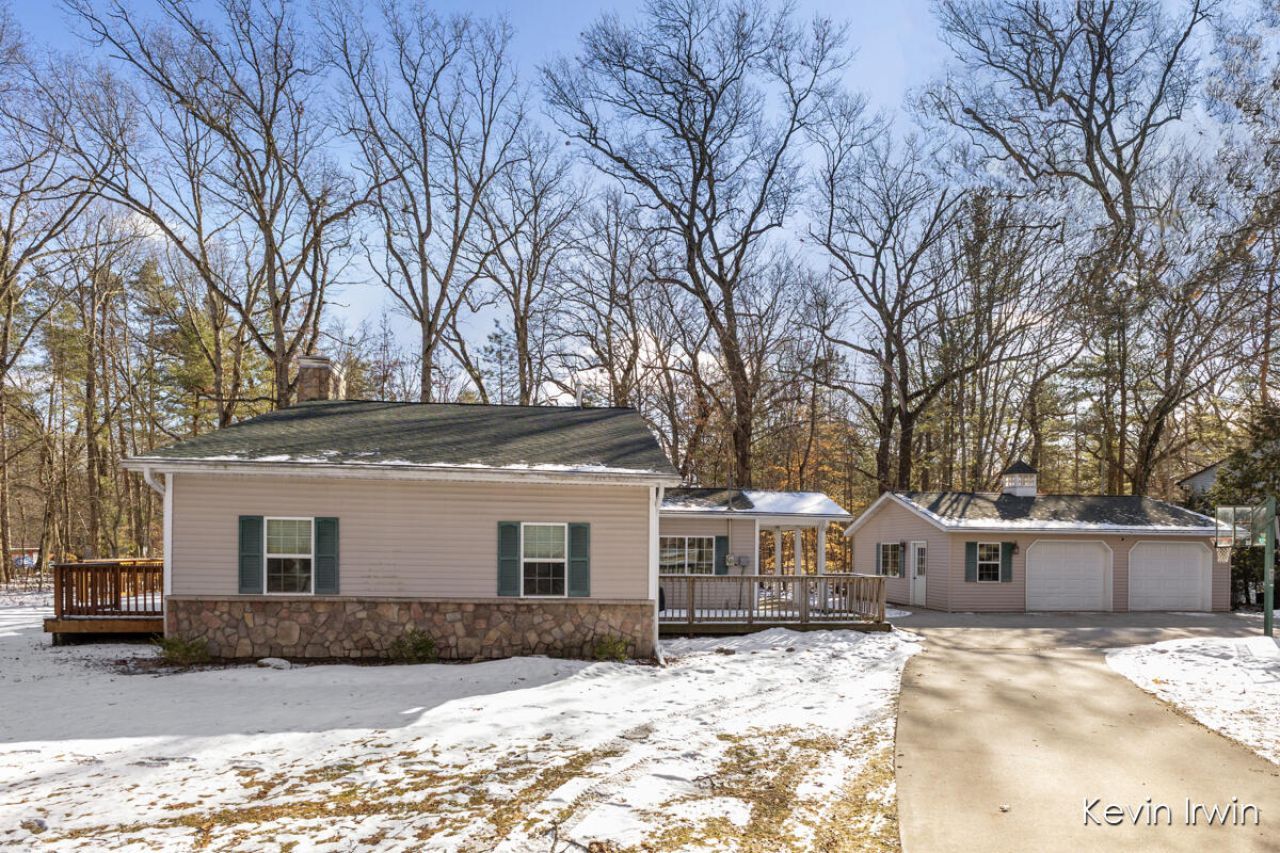 22265 W Hillis Drive, Pierson, MI 49339 Main Photo
