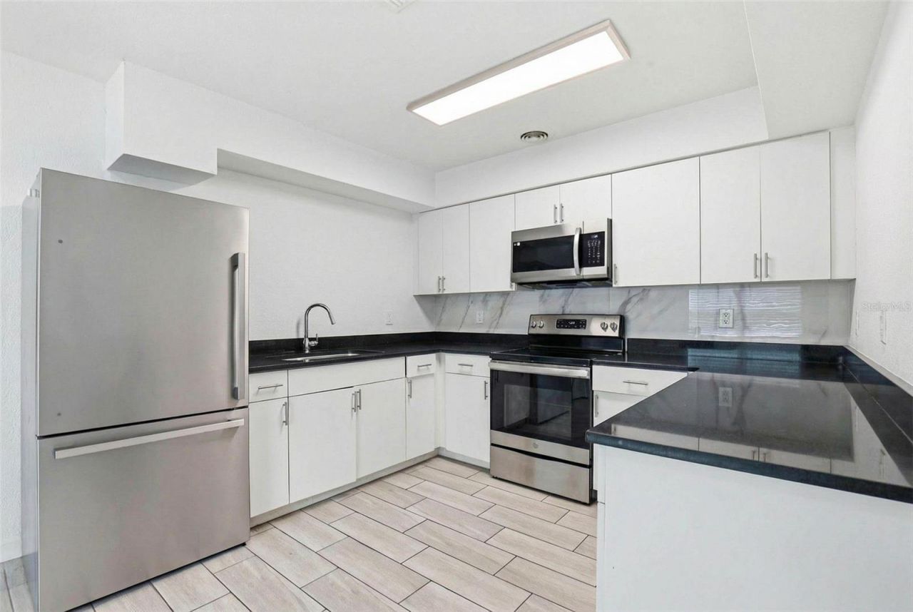 2521 W Crest Avenue , Tampa, FL 33614 Photo