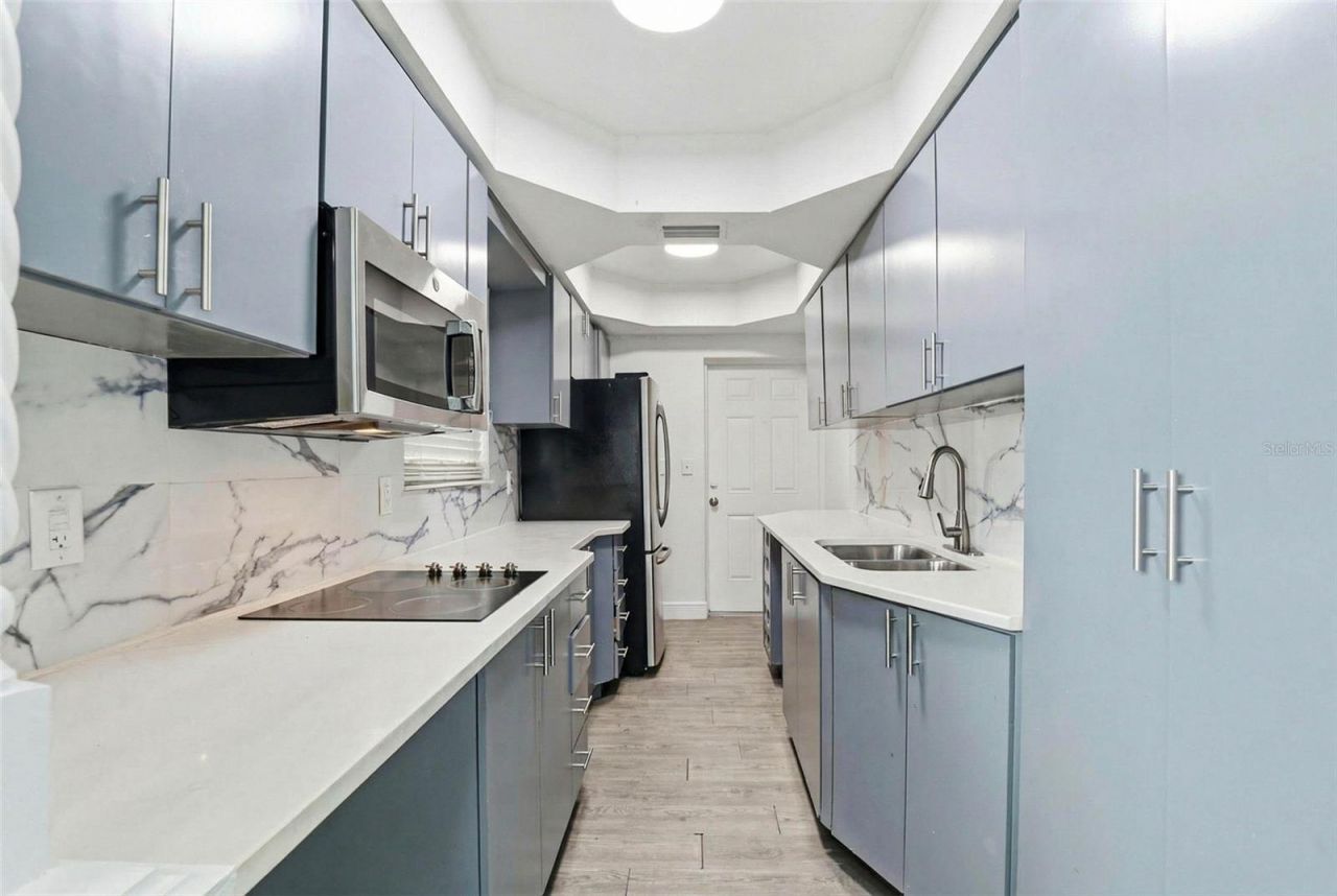 2521 W Crest Avenue , Tampa, FL 33614 Photo