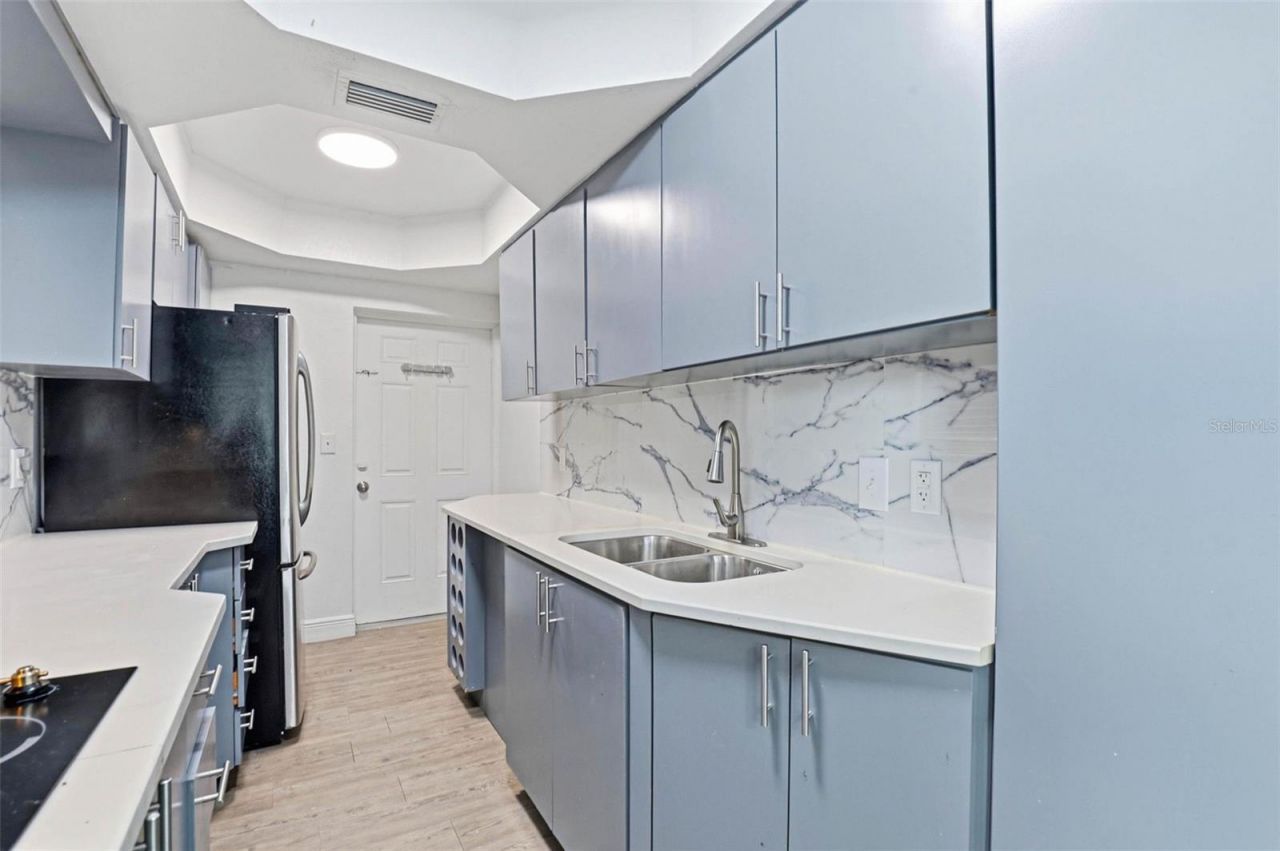 2521 W Crest Avenue , Tampa, FL 33614 Photo