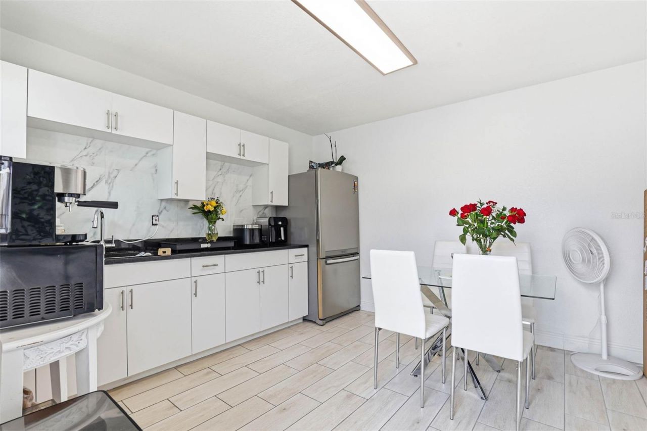 2521 W Crest Avenue , Tampa, FL 33614 Photo