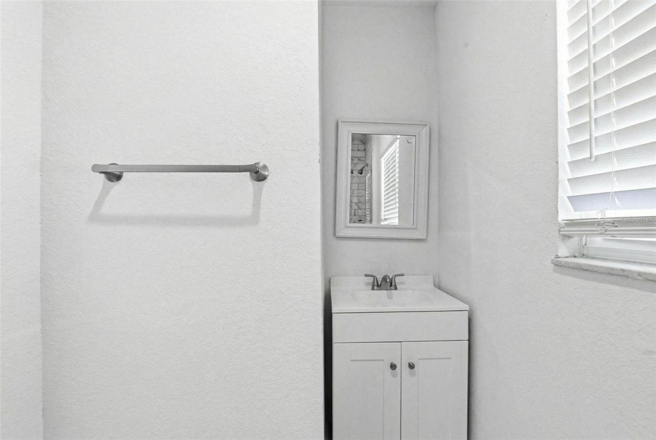 2521 W Crest Avenue , Tampa, FL 33614 Photo