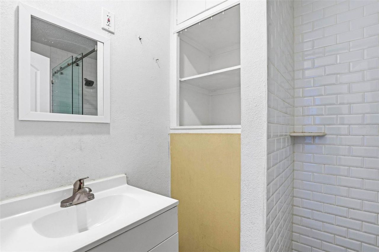 2521 W Crest Avenue , Tampa, FL 33614 Photo