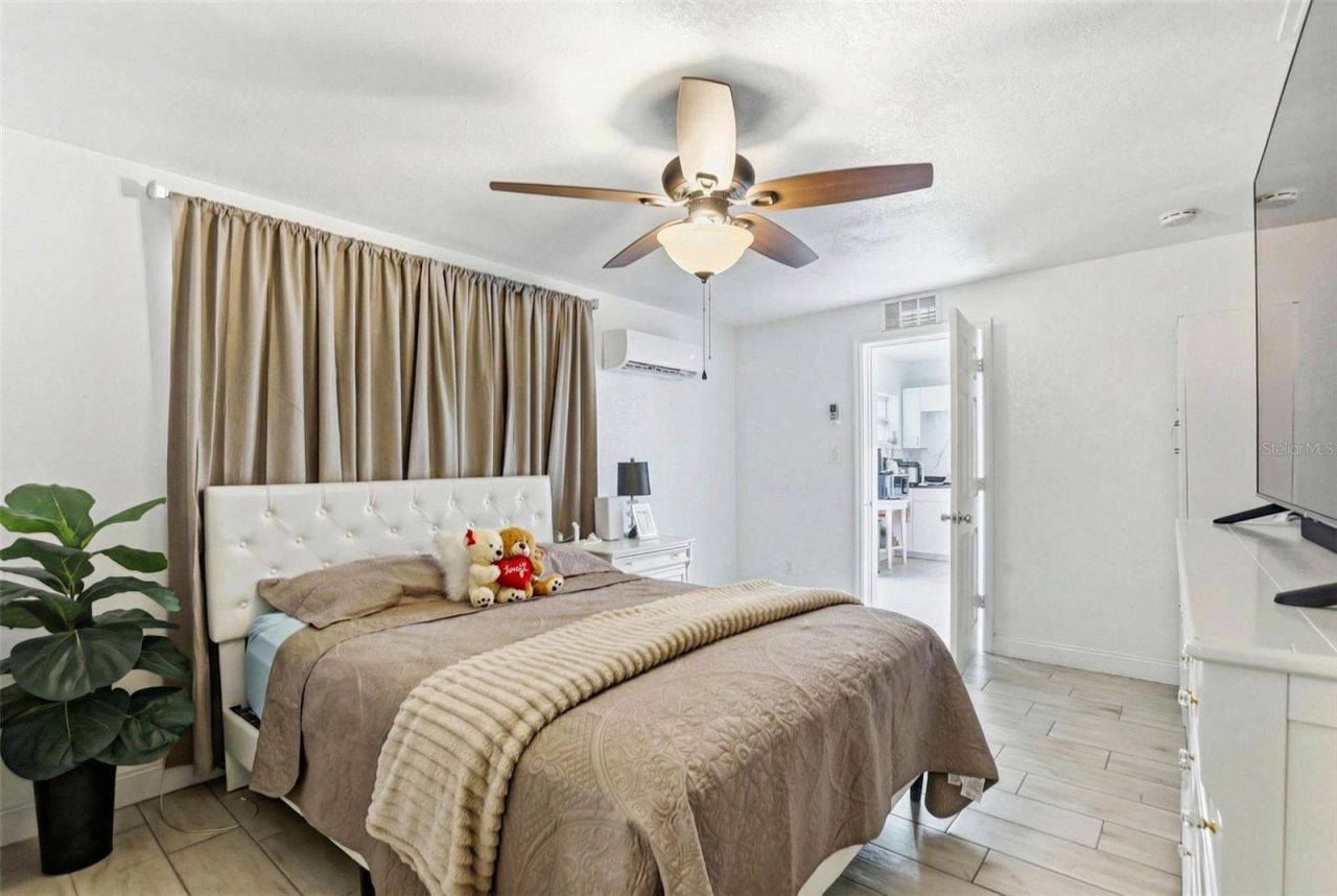 2521 W Crest Avenue , Tampa, FL 33614 Photo