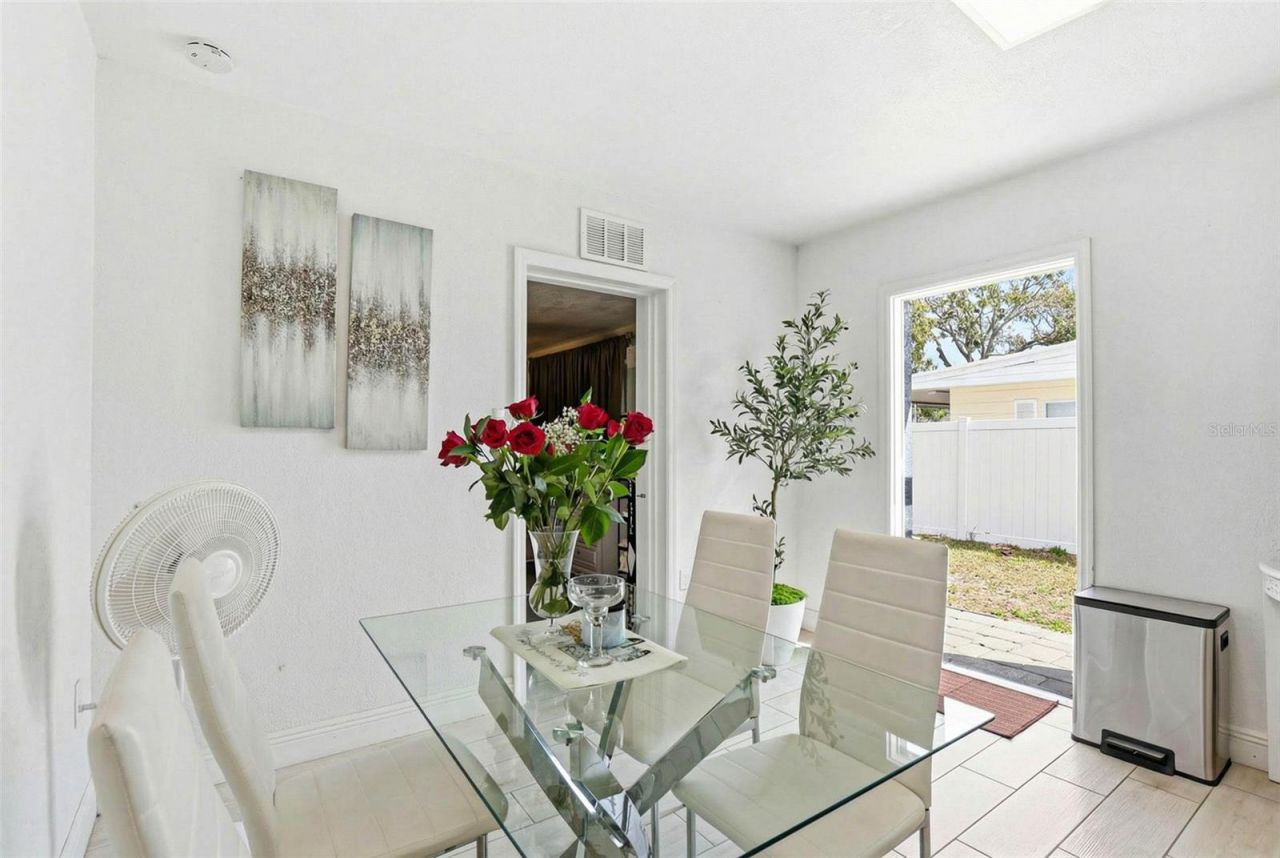 2521 W Crest Avenue , Tampa, FL 33614 Photo