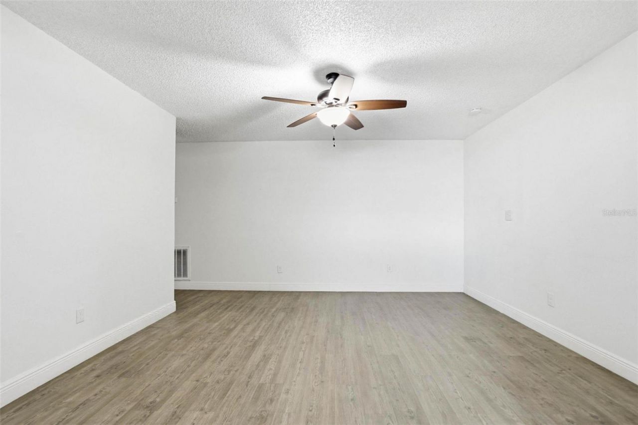 2521 W Crest Avenue , Tampa, FL 33614 Photo