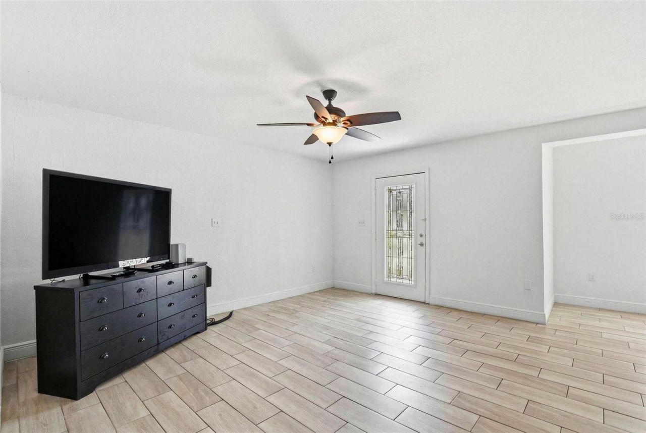 2521 W Crest Avenue , Tampa, FL 33614 Photo