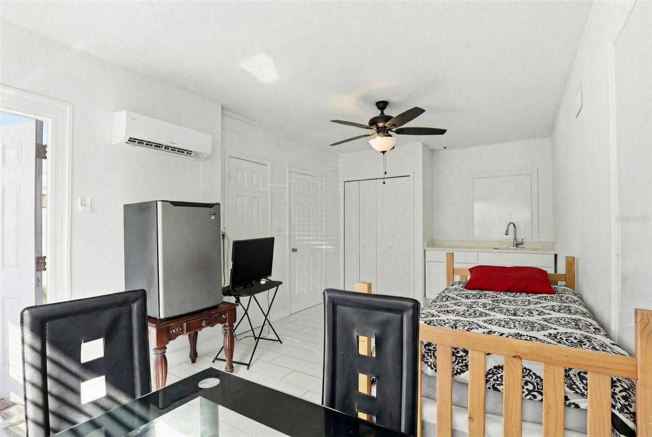 2521 W Crest Avenue , Tampa, FL 33614 Photo