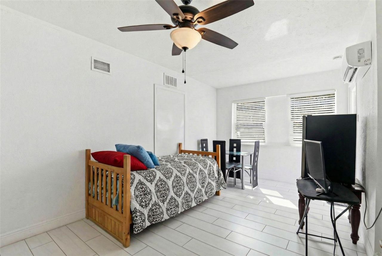 2521 W Crest Avenue , Tampa, FL 33614 Photo