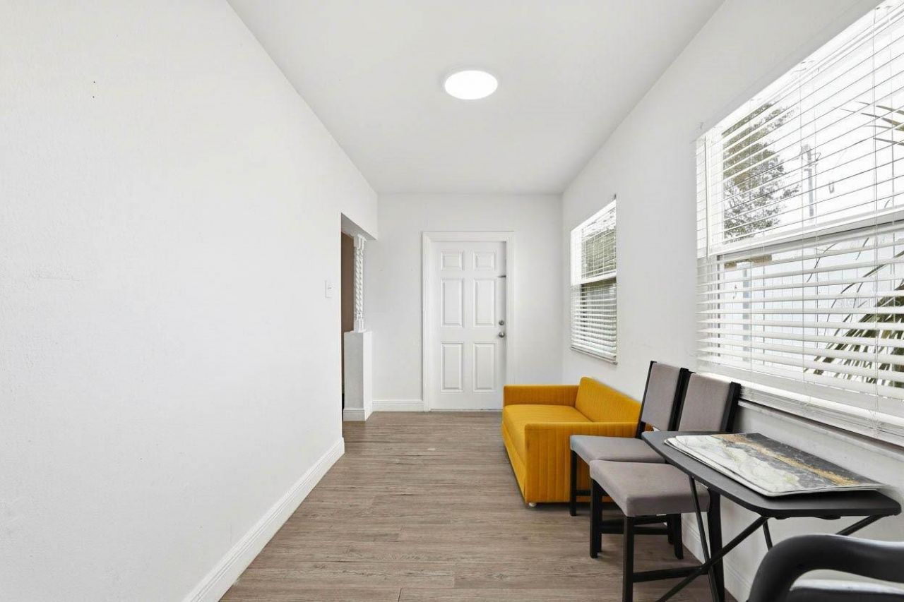 2521 W Crest Avenue , Tampa, FL 33614 Photo