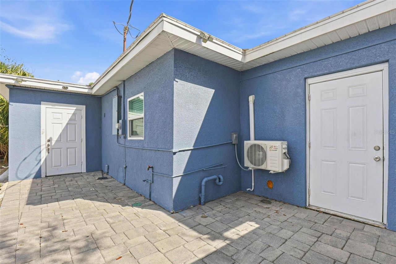 2521 W Crest Avenue , Tampa, FL 33614 Photo