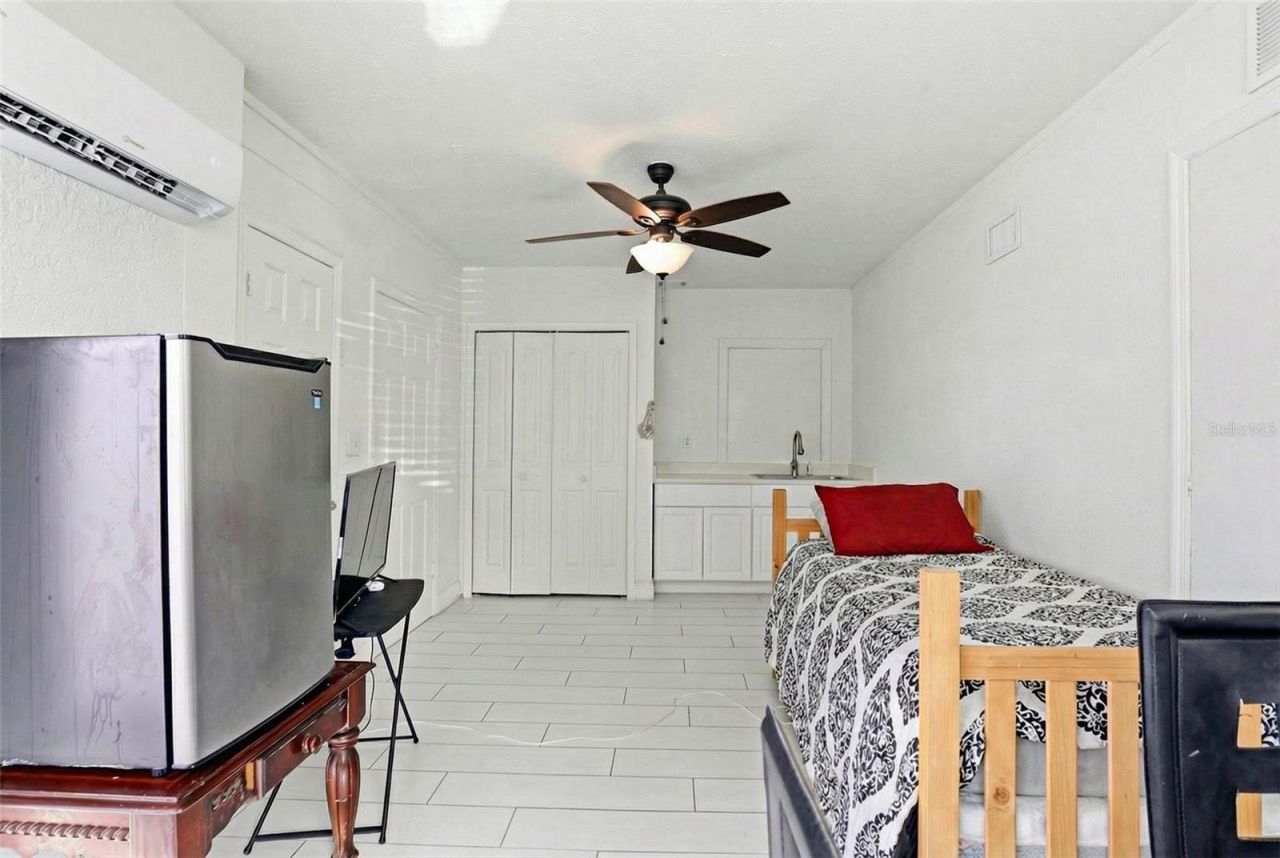 2521 W Crest Avenue , Tampa, FL 33614 Photo