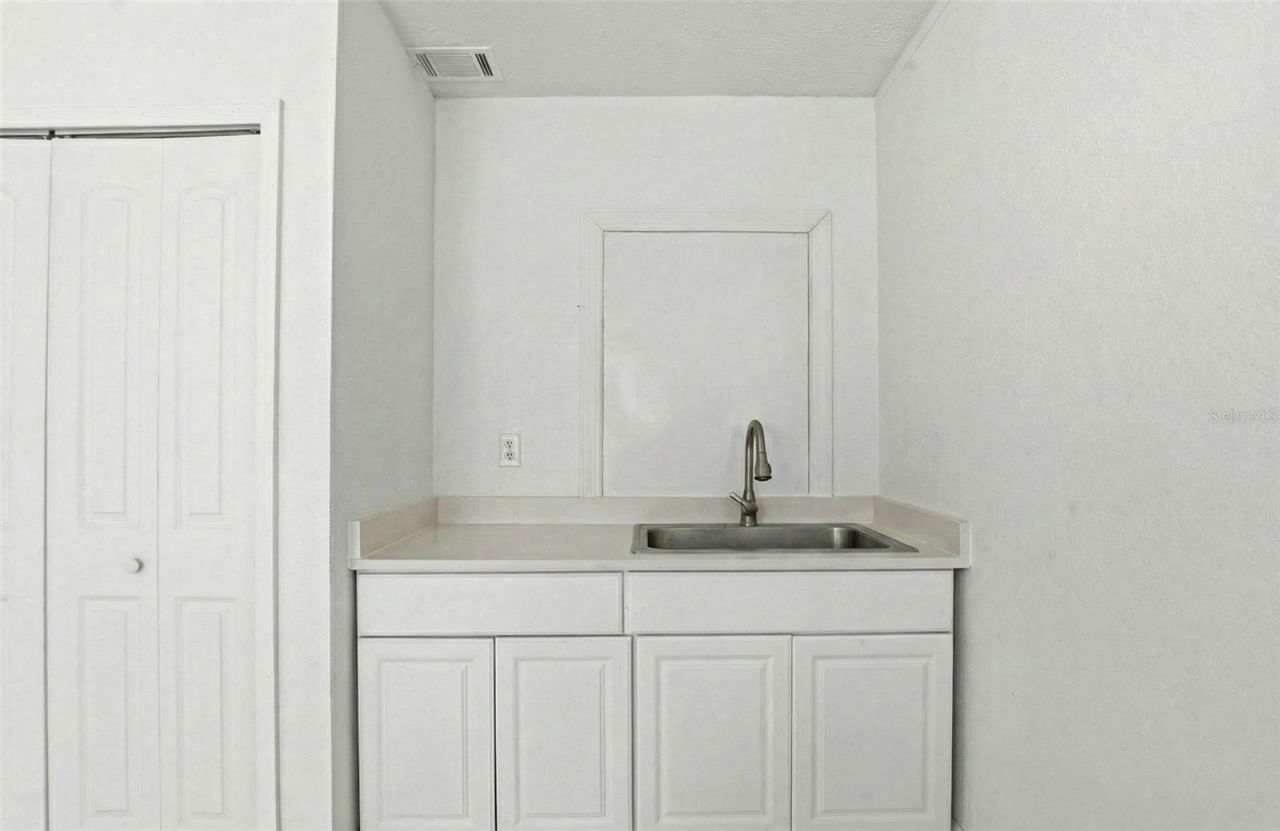 2521 W Crest Avenue , Tampa, FL 33614 Photo