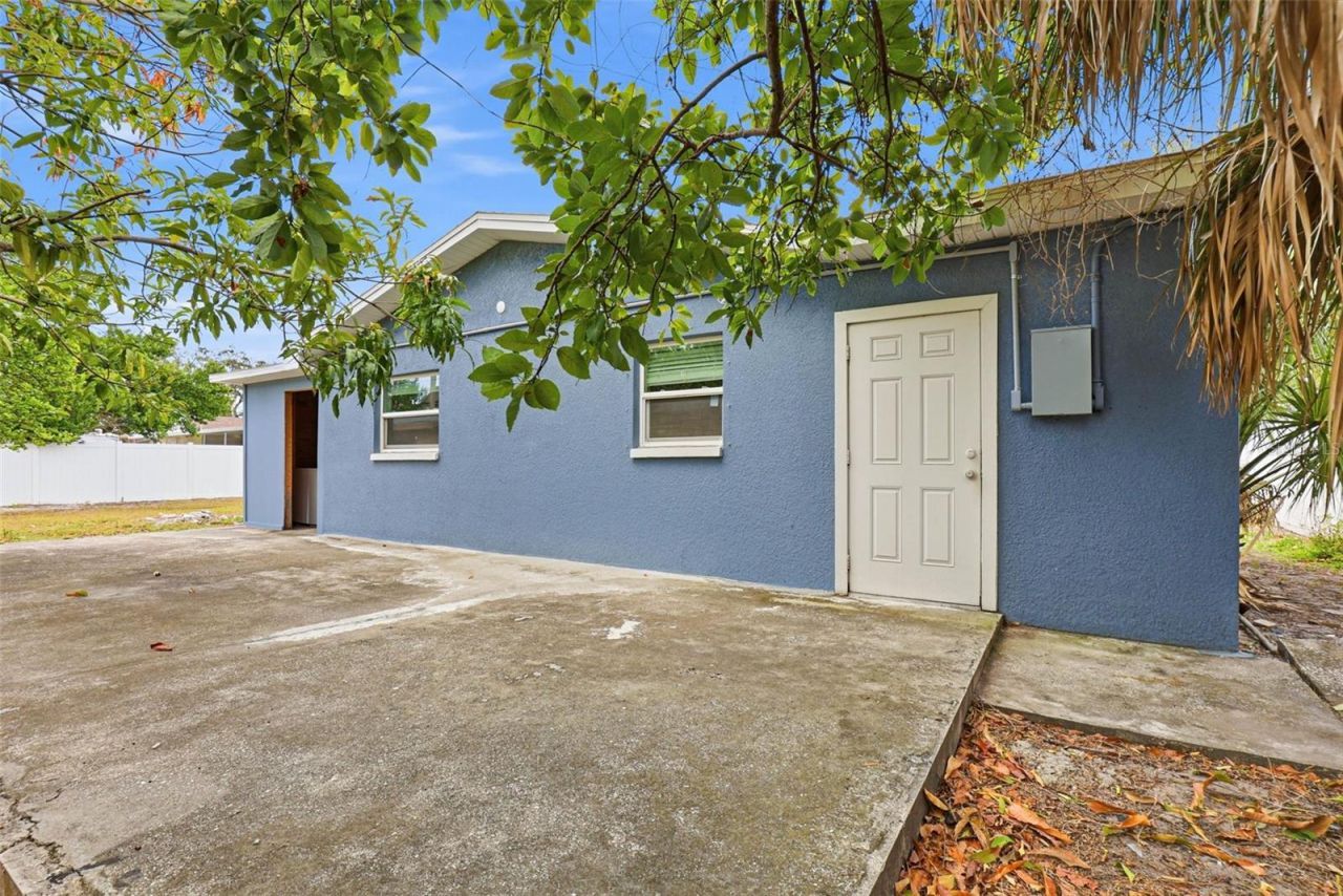 2521 W Crest Avenue , Tampa, FL 33614 Photo