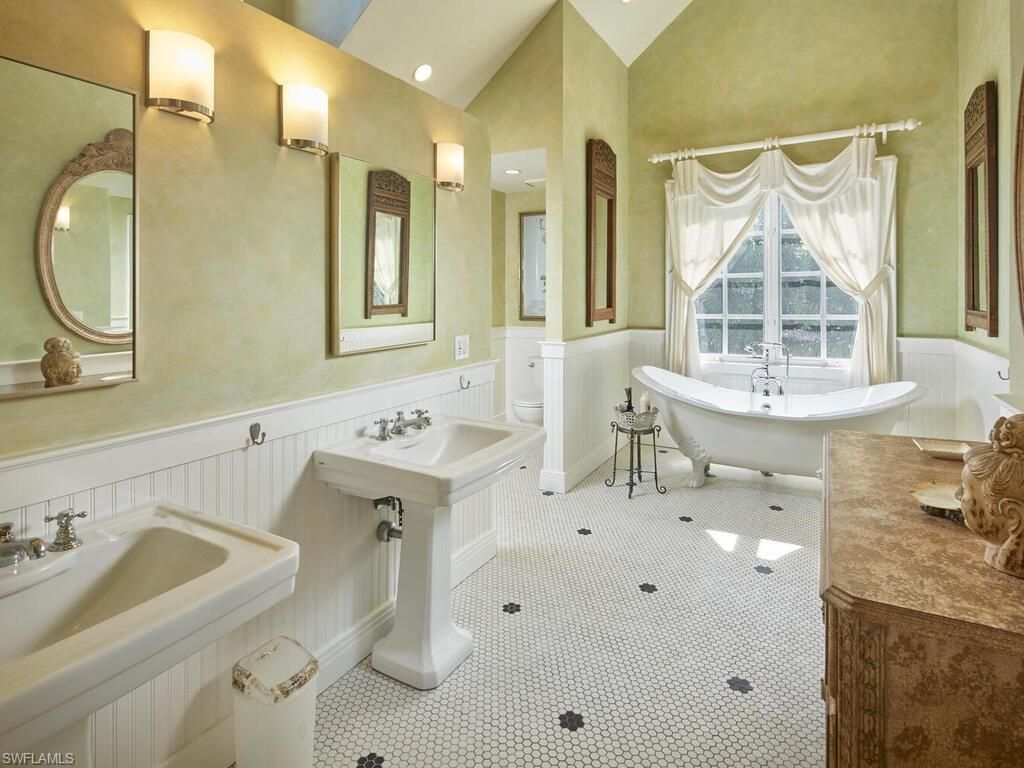 2750 Treasure Ln, Naples, FL 34102 Photo