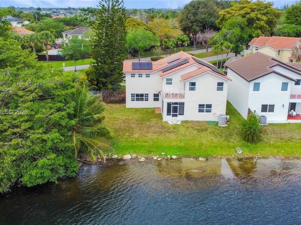 15490 SW 47th St , Miami, FL 33185