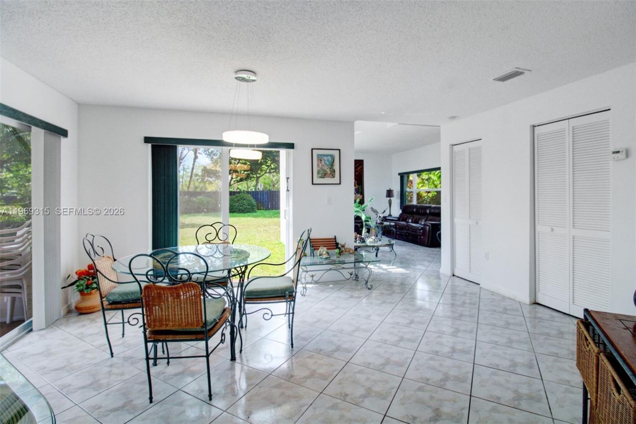 15490 SW 47th St , Miami, FL 33185 Photo