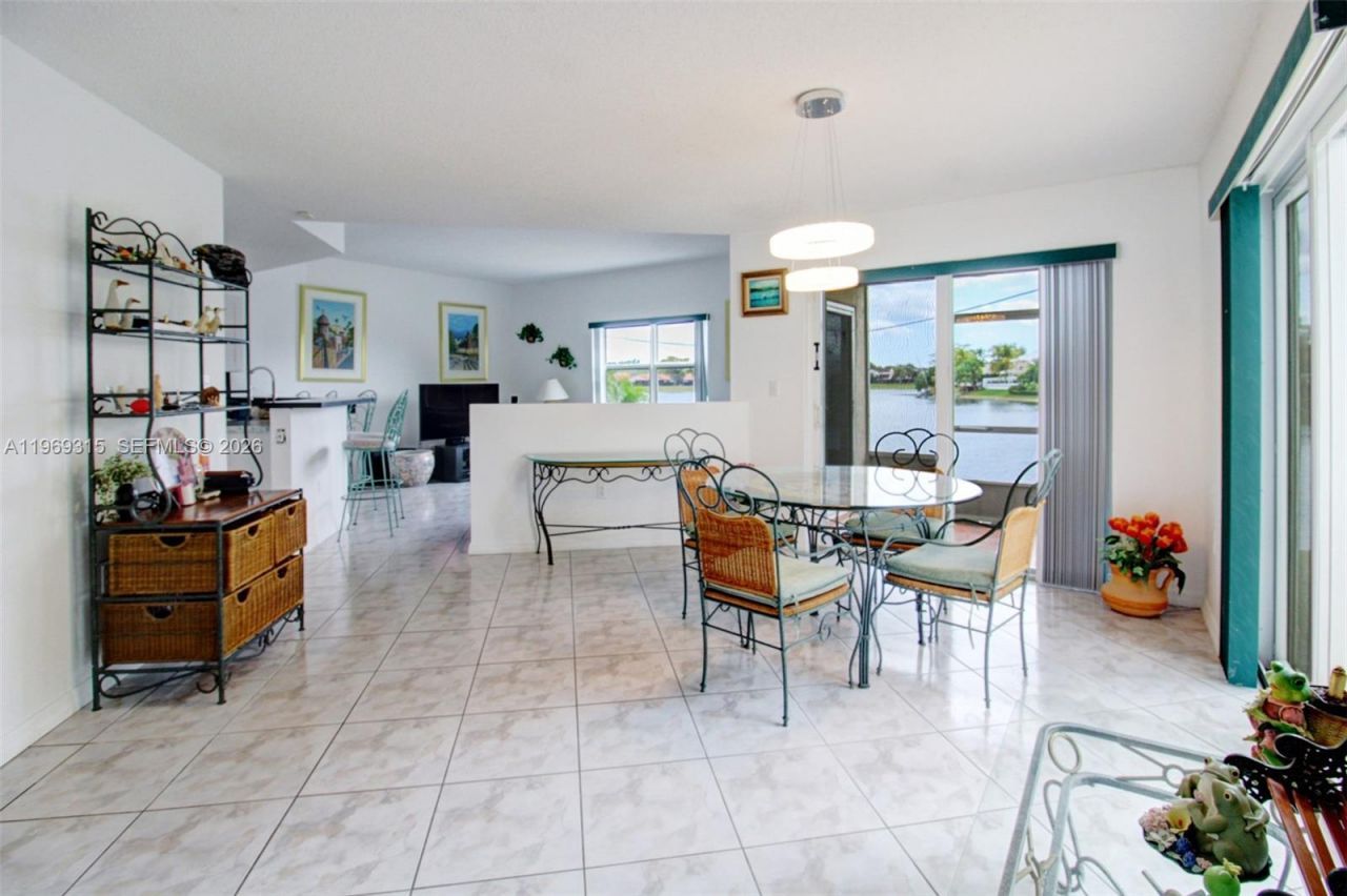 15490 SW 47th St , Miami, FL 33185 Photo