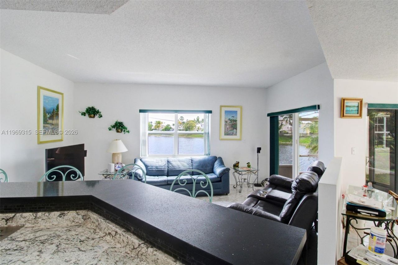 15490 SW 47th St , Miami, FL 33185 Photo