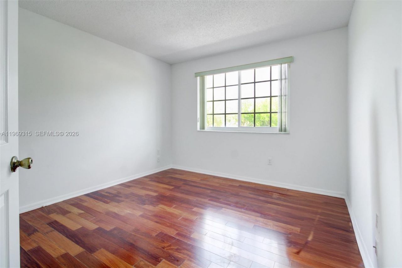 15490 SW 47th St , Miami, FL 33185 Photo