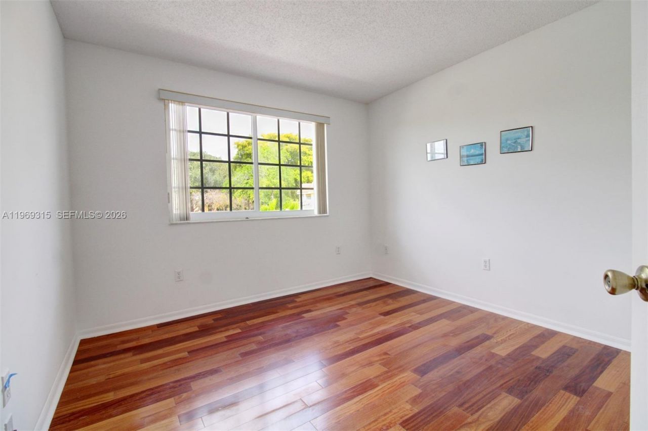 15490 SW 47th St , Miami, FL 33185 Photo