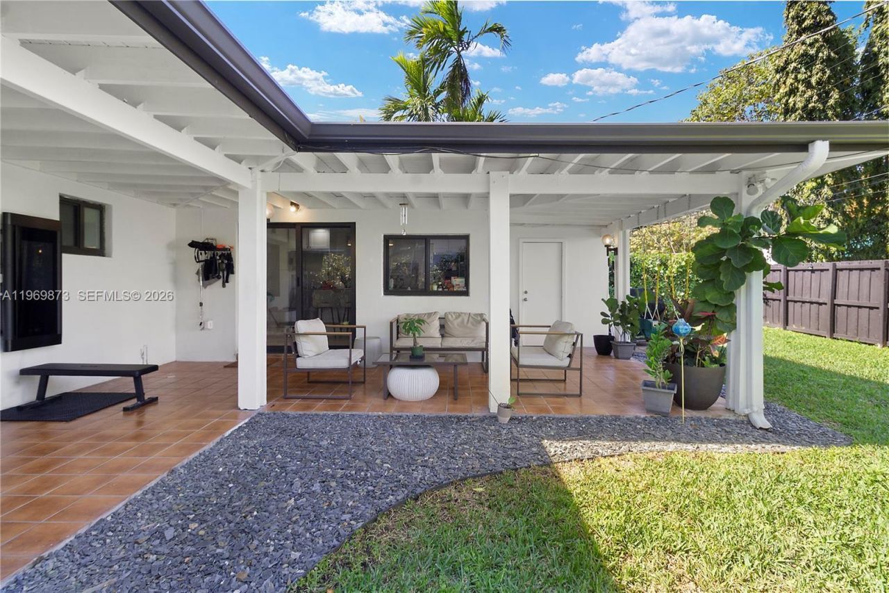 6315 SW 42nd St , South Miami, FL 33155 Photo