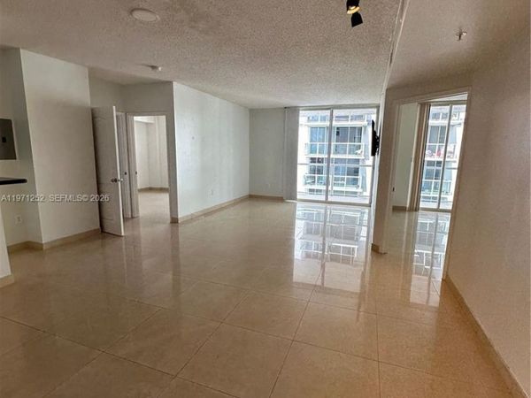 5085 NW 7th St , Unit 1015, Miami, FL 33126